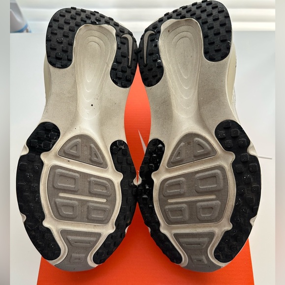 WOMEN NIKE VOMERO 18 - Picture 8 of 10